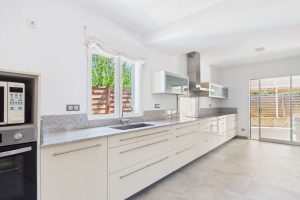Saniertes Haus mit Pool in zentraler Lage von Paguera: Küche